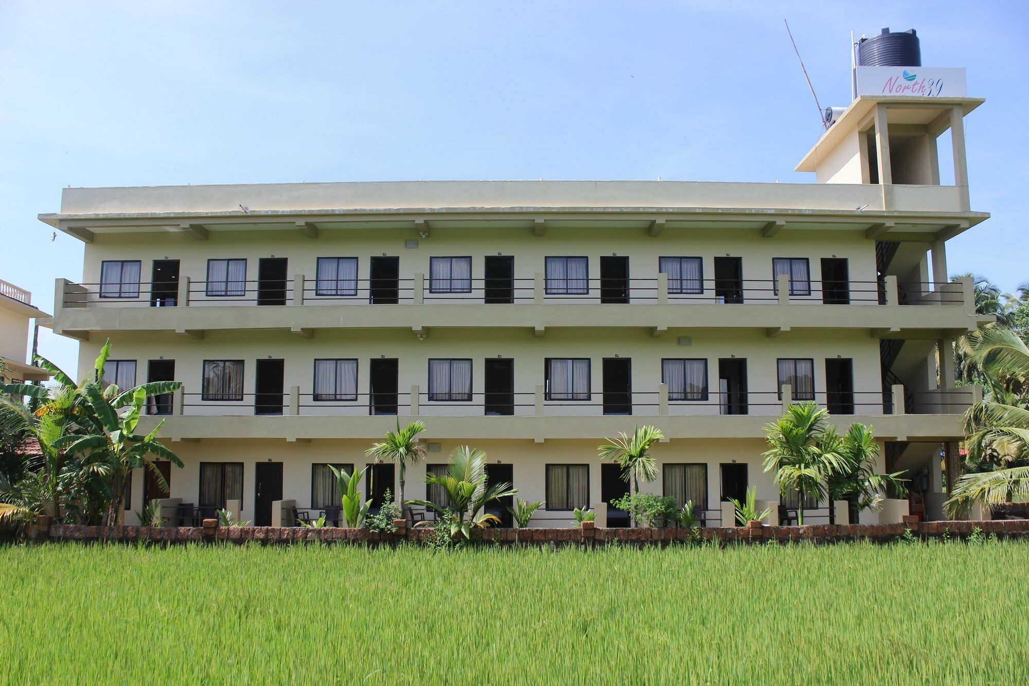 Oyo 9586 North 39 Hotel Mandrem Buitenkant foto